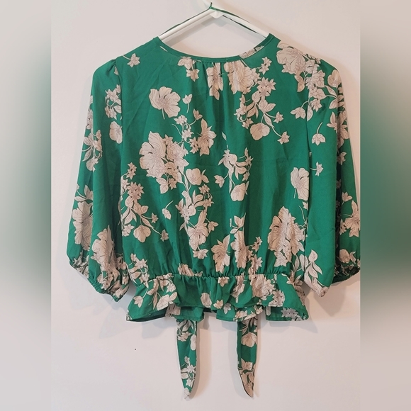 Sienna Sky floral blouse Meduim size Green & Cream NWT - Picture 3 of 3